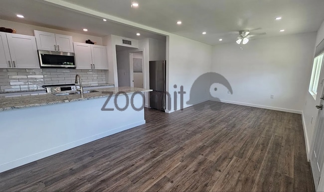 Photo - 1226 E Campbell Ave Apartment