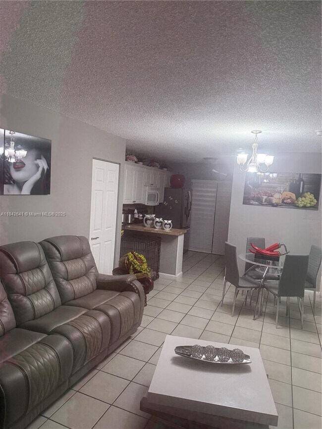 Foto del edificio - 2740 W 63rd St