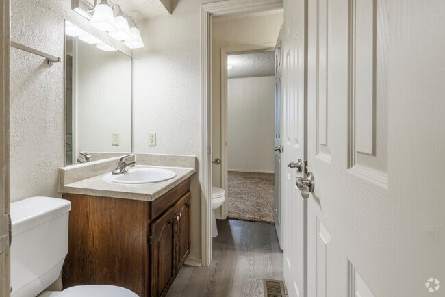 2BR, 1.5BA - 1085SF - Bathroom - Belmont Park Townhomes