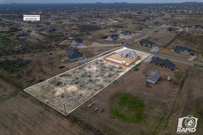 Foto del edificio - COMING SOON!! NOW AVAILABLE - Luxury Rental on Over an Acre!