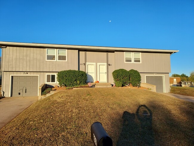 Building Photo - 801 Dondee Dr