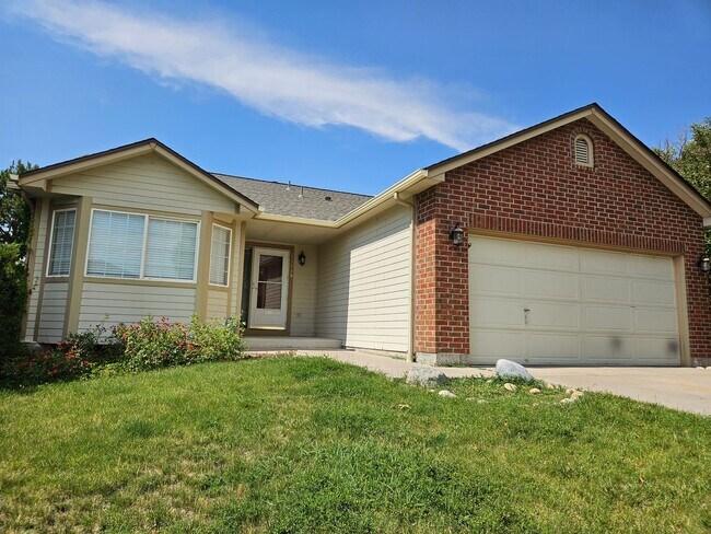 Foto del edificio - Fabulous Centennial 4 Bed 3 Bath Home w/ L...