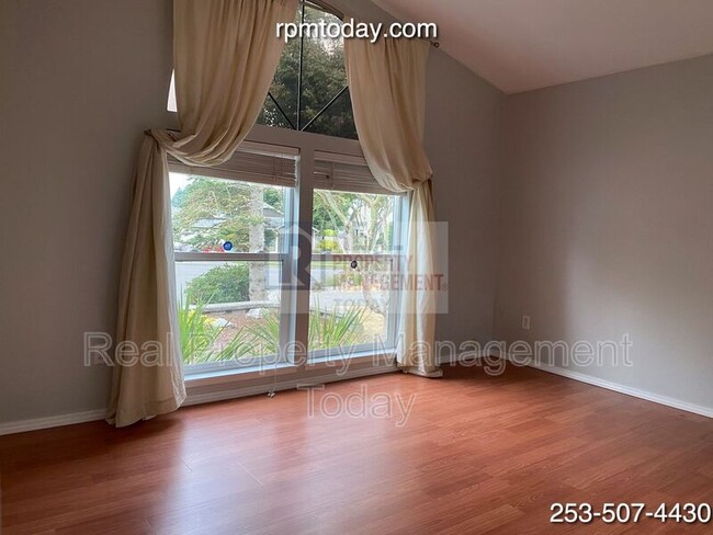 Building Photo - 4909 Winona Ct NE