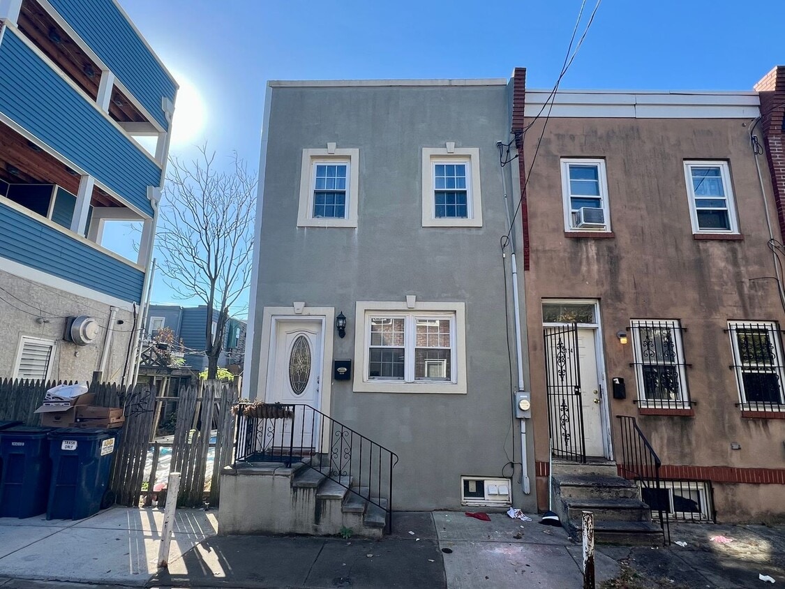 Primary Photo - Stunning 2-Bedroom Townhome with Finished ...