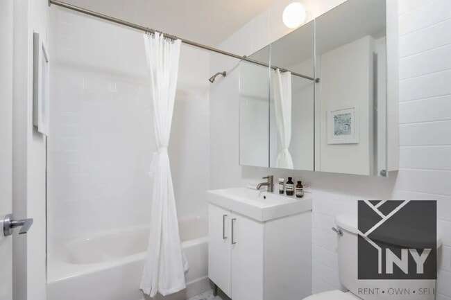 Building Photo - 20 William St