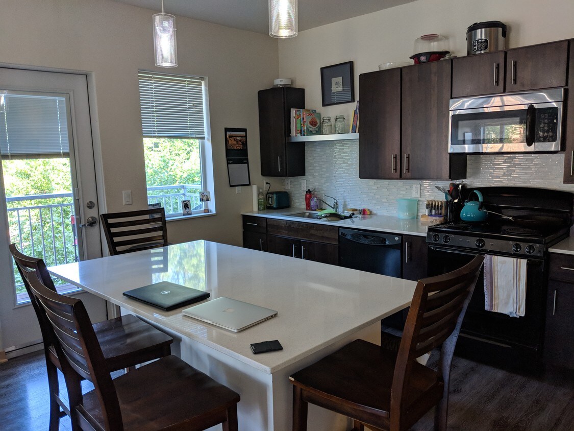 Foto principal - 640 W Wilson St