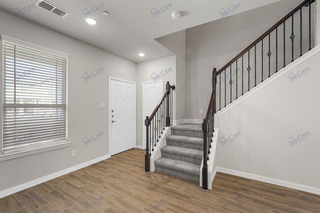 Building Photo - 2022 Built 3/2.5 Townhome in Mesquite!