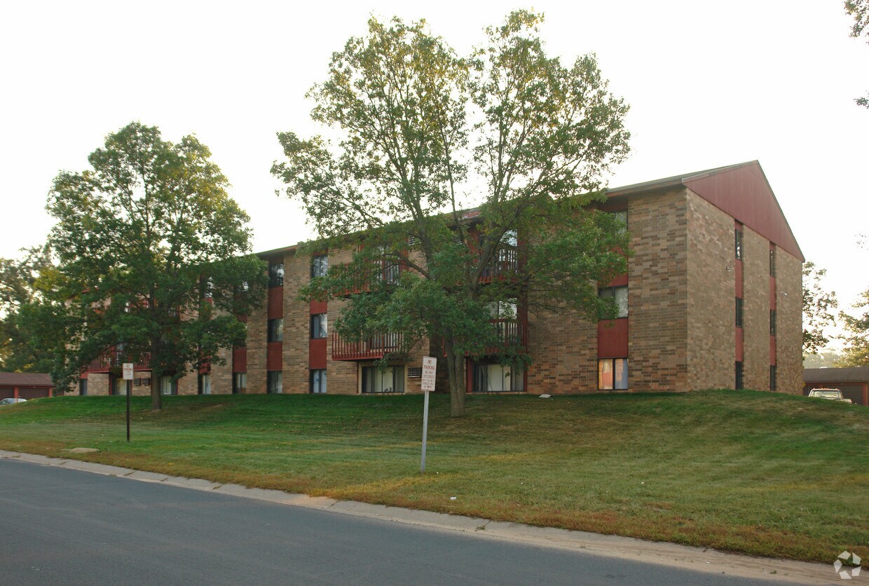 Royal Oaks Apartaments - Royal Oaks Apartments