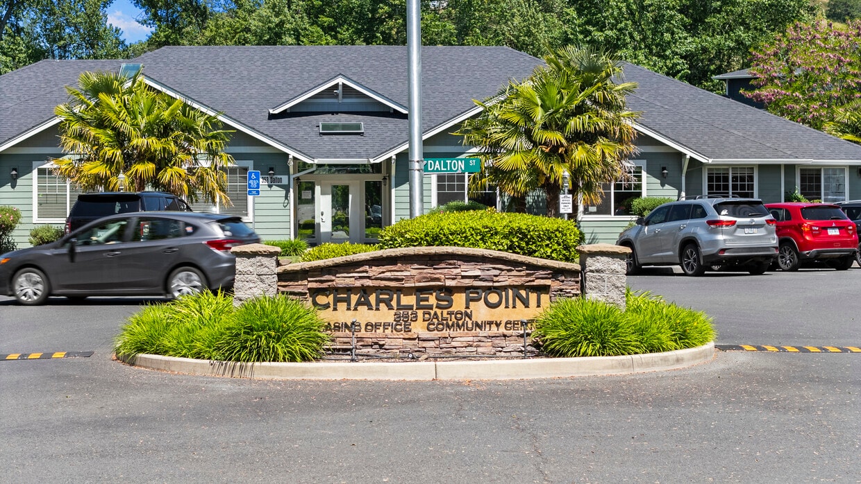 Charles Point Apartments in Medford, OR