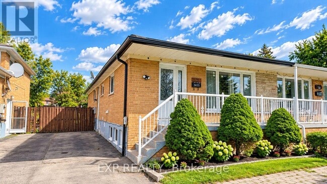 Building Photo - 3425 Laddie Crescent