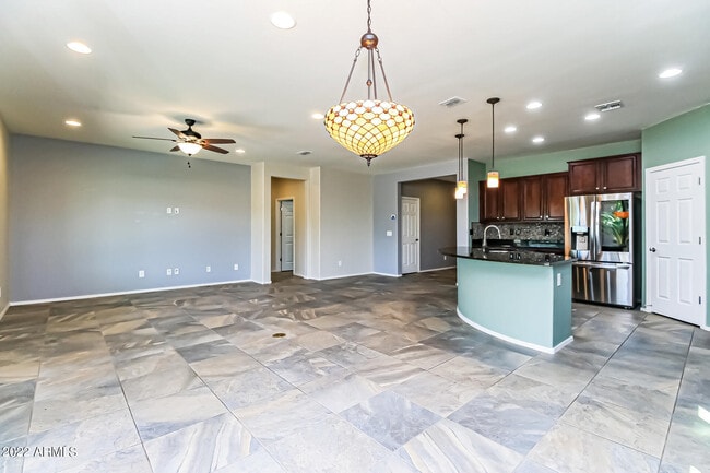 Building Photo - 4261 N Presidential Dr