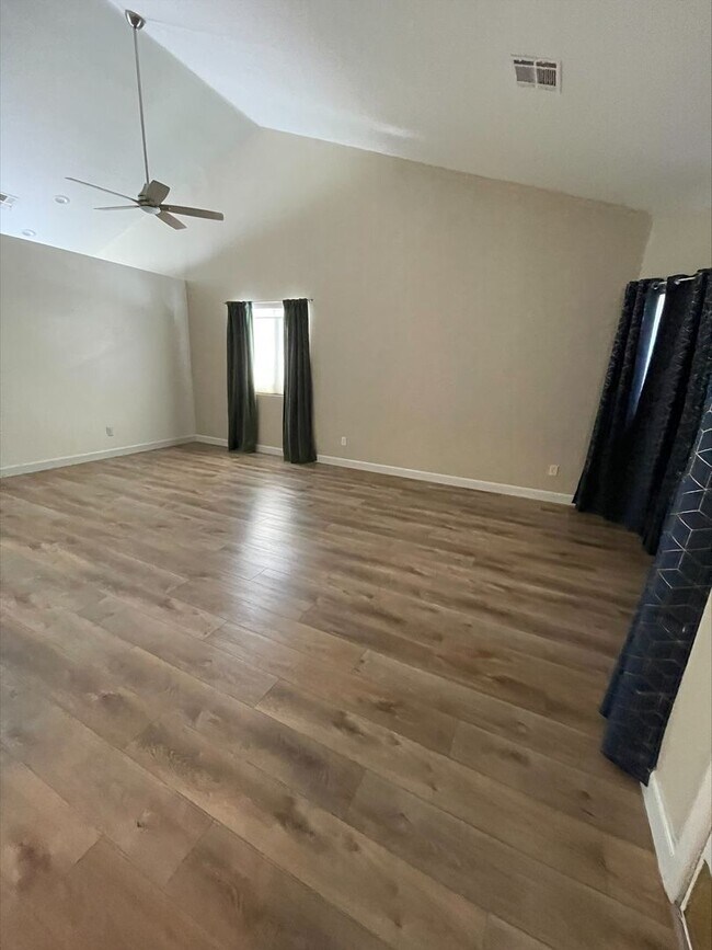 Foto del edificio - 3 Bedroom 2 Bath Home Off Durango