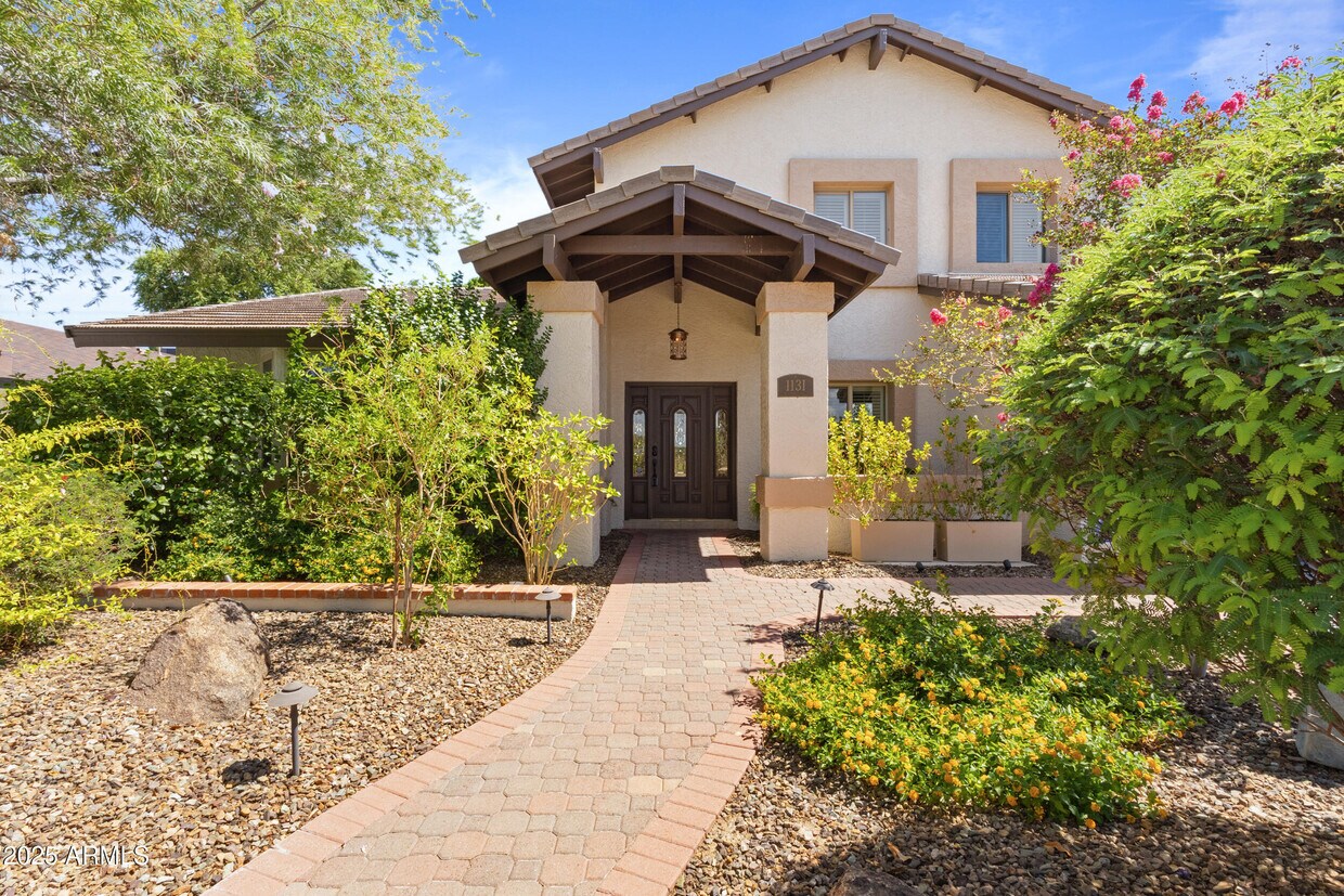 Foto principal - 1131 N York Cir