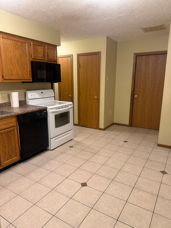 Photo - 5169 Princeton Glendale Rd House