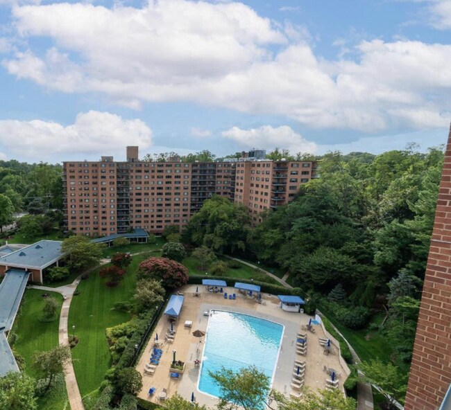 Foto del edificio - 4201 Cathedral Ave NW