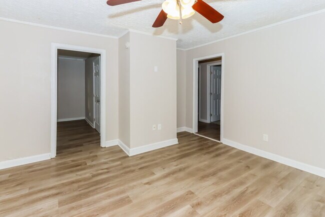 Building Photo - 1308 Greenbriar Dr