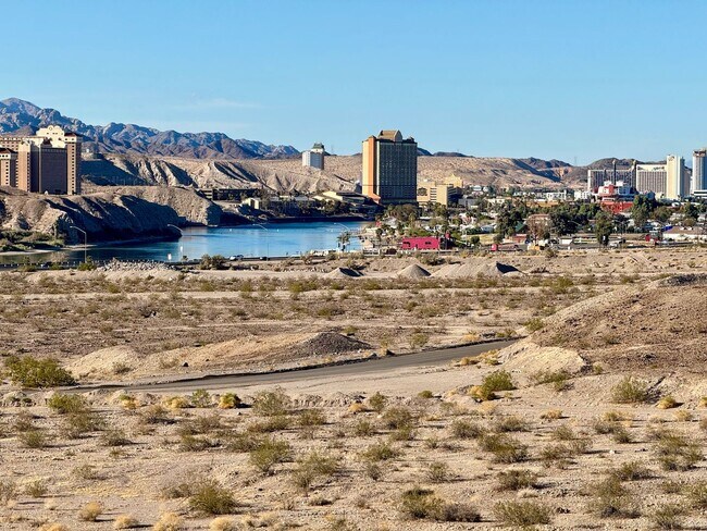 Building Photo - Stunning Remodeled 3-Bed Condo with River & Casino Views!