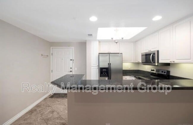 Building Photo - 9253 Regents Rd