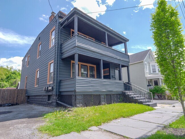 Foto del edificio - 45 Robinson Ave