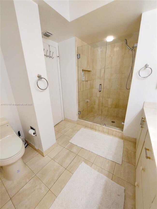 Foto del edificio - 1000 W Island Blvd