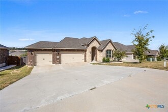 Building Photo - 2265 Wooster St