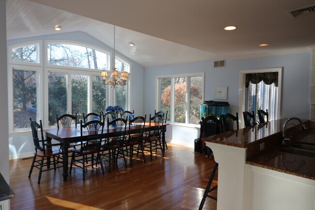 Building Photo - 1 Tulip Ln