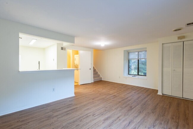 Foto del edificio - Lovely 3 BR/1.5 BA EOG Townhome in Montgom...