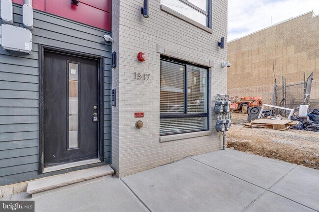 Building Photo - 1521 N Stillman St