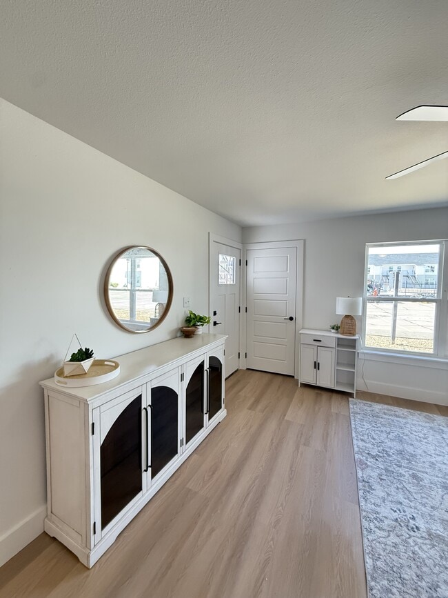 Foto del edificio - 1120 W Cato Springs Rd