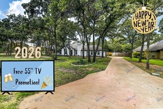 Building Photo - 2001 Lazy Ln