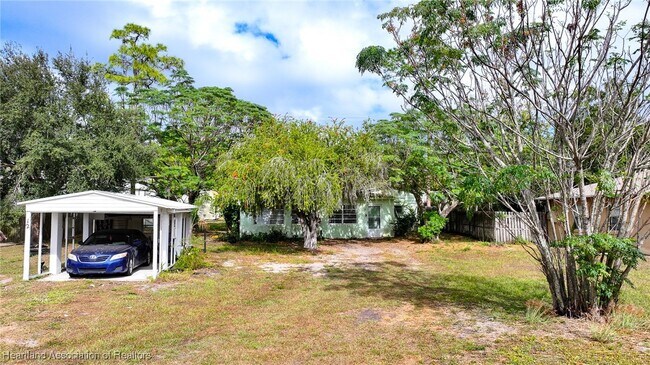 Foto del edificio - 12 Grape Ln