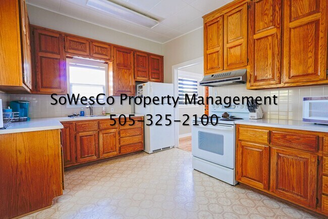 Foto del edificio - (FURNISHED) Charming Fully Furnished 2 Bedroom Home with Spacious Yard
