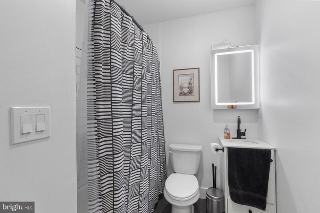 Building Photo - 212 Catharine St