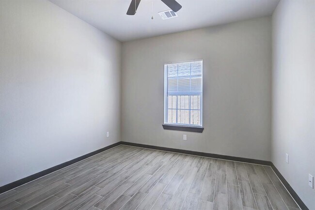 Foto del edificio - 7912 Bowen St