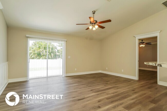 Building Photo - 815 Champion Ave