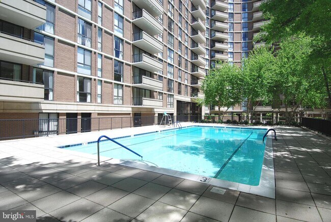 Building Photo - 4620 N Park Ave