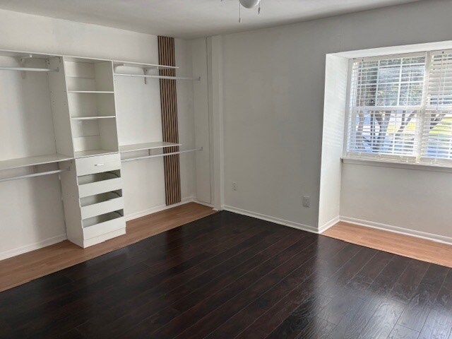 Foto del edificio - 2944 Woodcroft Cir