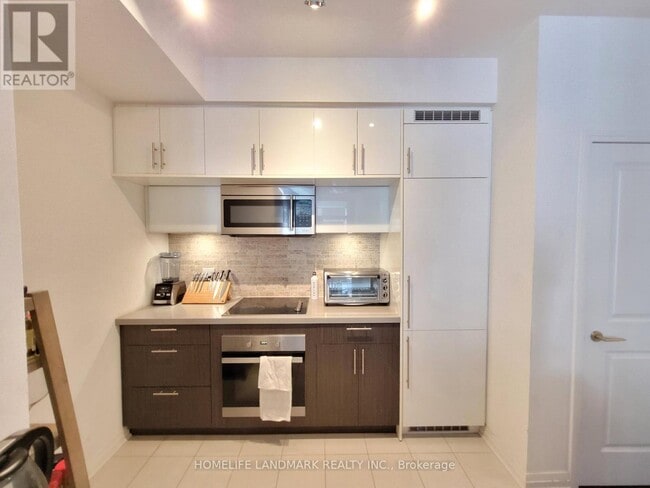 Building Photo - 8 Mercer St