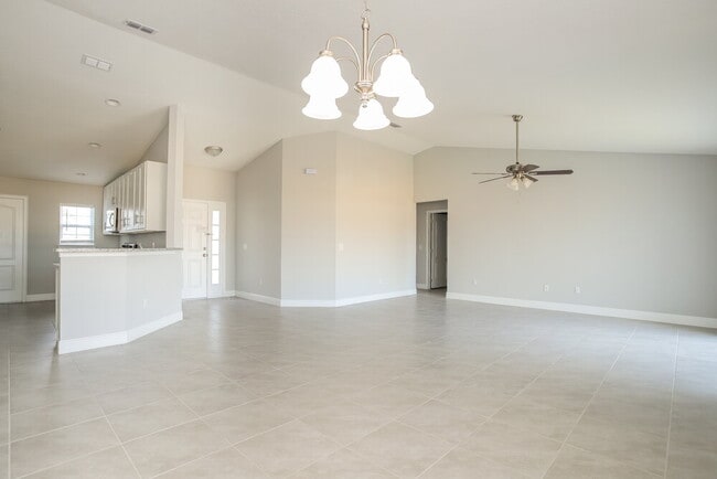 Building Photo - 437 Britten Dr