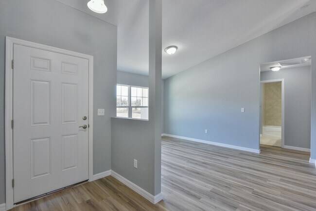 Foto del edificio - BRAND NEW!! Construction in rainbow spring...