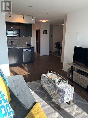 Photo du bâtiment - 275 Village Green Square