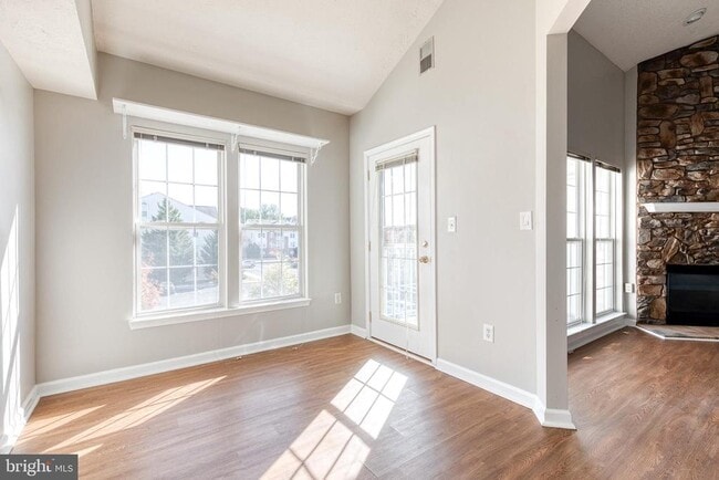 Building Photo - 2406 Chestnut Terrace Ct