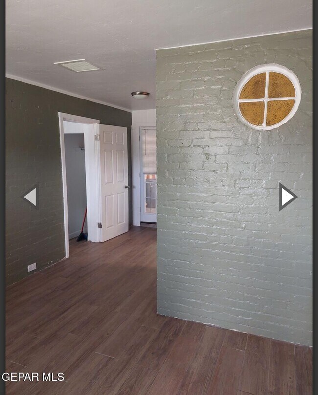 Foto del edificio - 301 Rose Ln