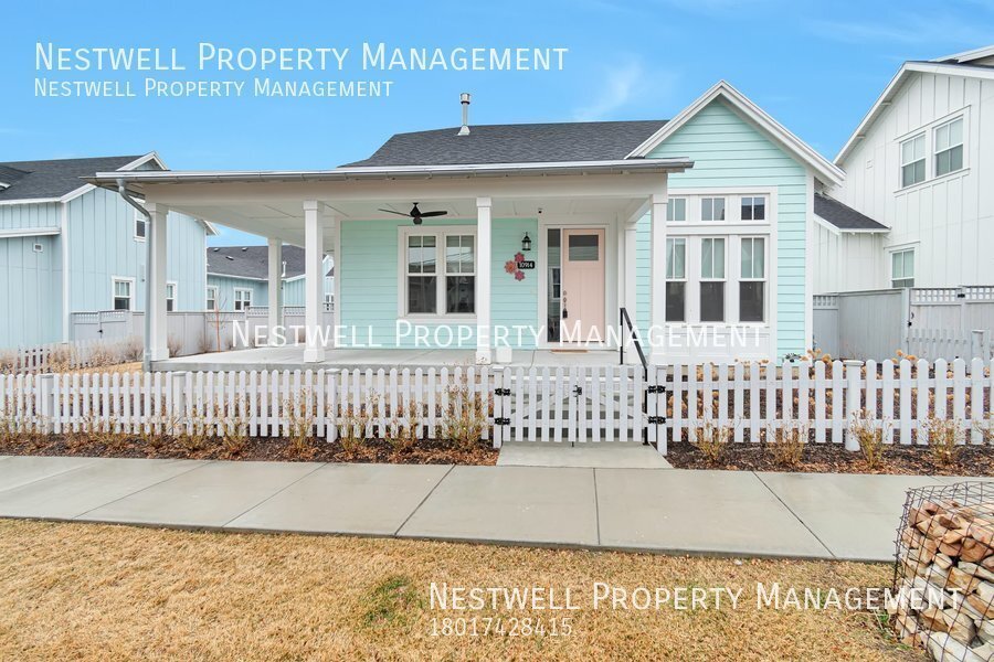 Primary Photo - Gorgeous 6-bed Lake Front Home in Daybreak