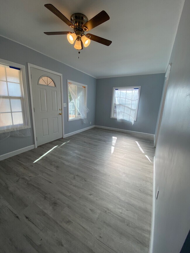 Building Photo - 609 Orme Ave