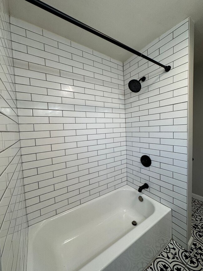 Foto del edificio - Freshly Renovated 2bd 2ba House