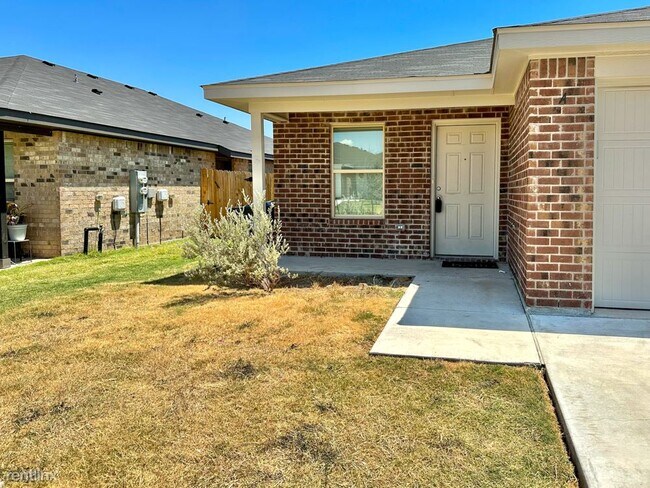 Building Photo - 3 br, 2 bath Duplex - 2328 Alterman Dr Uni...