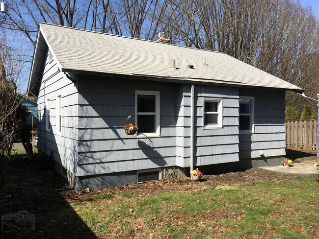 Building Photo - 4030 SE 16th Ave