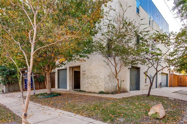 Building Photo - 3113 Oliver St