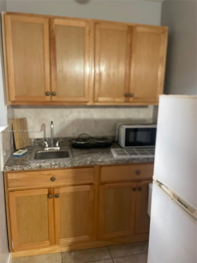 Building Photo - 951 SW 9th St